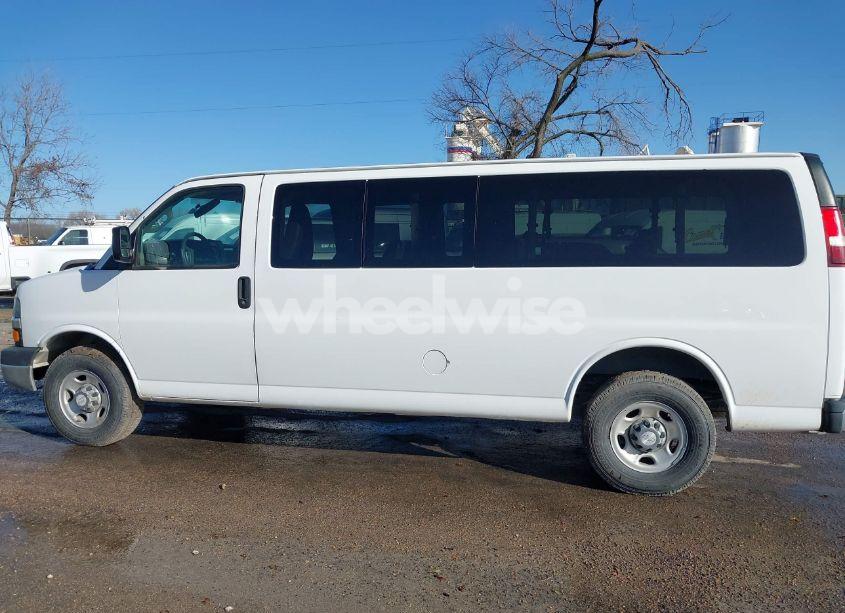 Photo 14 of 2017 Chevrolet Express 3500 LT (VIN 1GAZGPFG7H1255971)