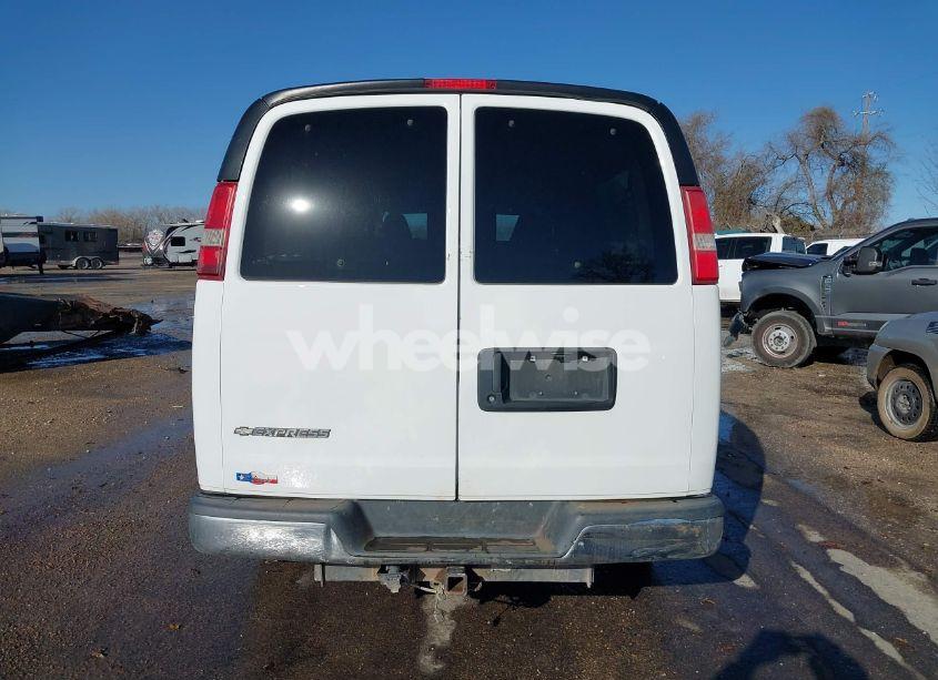 Photo 16 of 2017 Chevrolet Express 3500 LT (VIN 1GAZGPFG7H1255971)