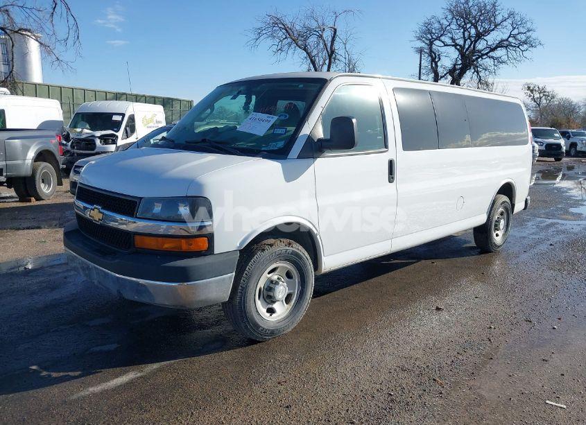 Photo 2 of 2017 Chevrolet Express 3500 LT (VIN 1GAZGPFG7H1255971)