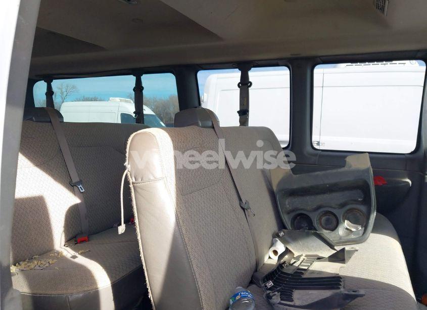 Photo 8 of 2017 Chevrolet Express 3500 LT (VIN 1GAZGPFG7H1255971)