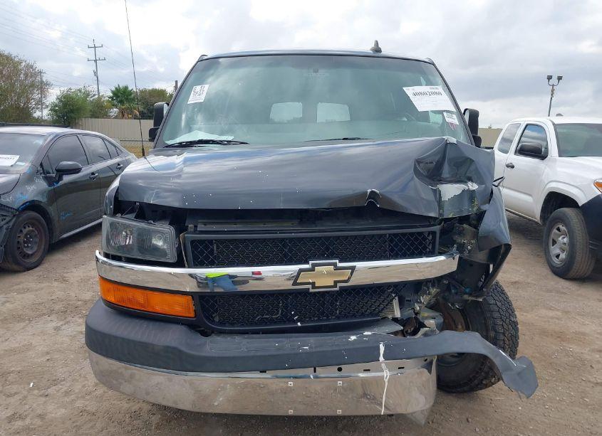 Photo 12 of 2017 Chevrolet Express 3500 LT (VIN 1GAZGPFG7H1290154)