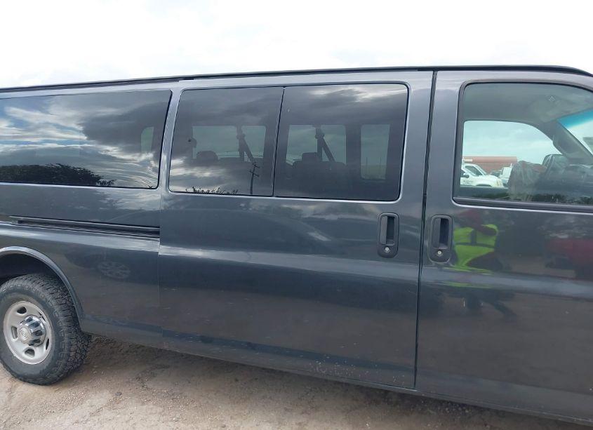 Photo 13 of 2017 Chevrolet Express 3500 LT (VIN 1GAZGPFG7H1290154)