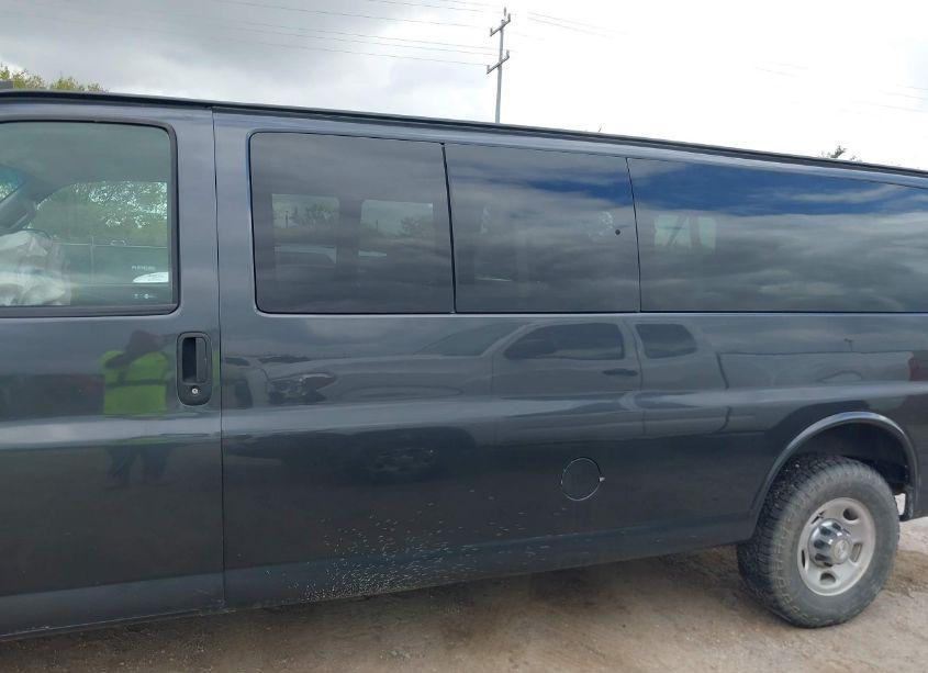 Photo 14 of 2017 Chevrolet Express 3500 LT (VIN 1GAZGPFG7H1290154)