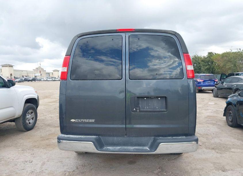 Photo 16 of 2017 Chevrolet Express 3500 LT (VIN 1GAZGPFG7H1290154)