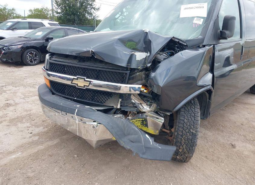 Photo 6 of 2017 Chevrolet Express 3500 LT (VIN 1GAZGPFG7H1290154)