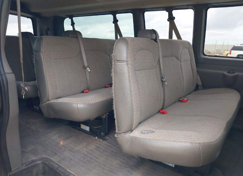 Photo 8 of 2017 Chevrolet Express 3500 LT (VIN 1GAZGPFG7H1290154)