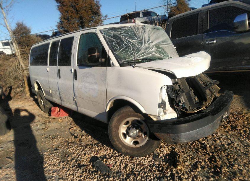 2018 Chevrolet Express 3500 LT (VIN 1GAZGPFG7J1309713) main photo