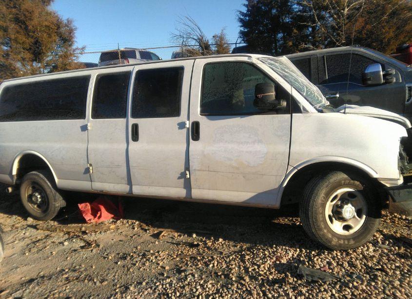 Photo 13 of 2018 Chevrolet Express 3500 LT (VIN 1GAZGPFG7J1309713)