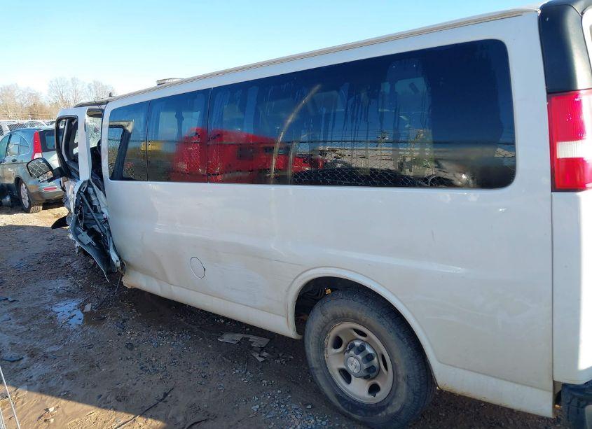 Photo 14 of 2018 Chevrolet Express 3500 LT (VIN 1GAZGPFG7J1309713)