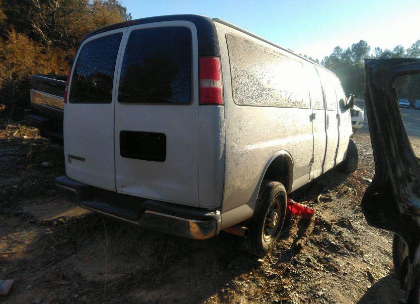 Photo 4 of 2018 Chevrolet Express 3500 LT (VIN 1GAZGPFG7J1309713)