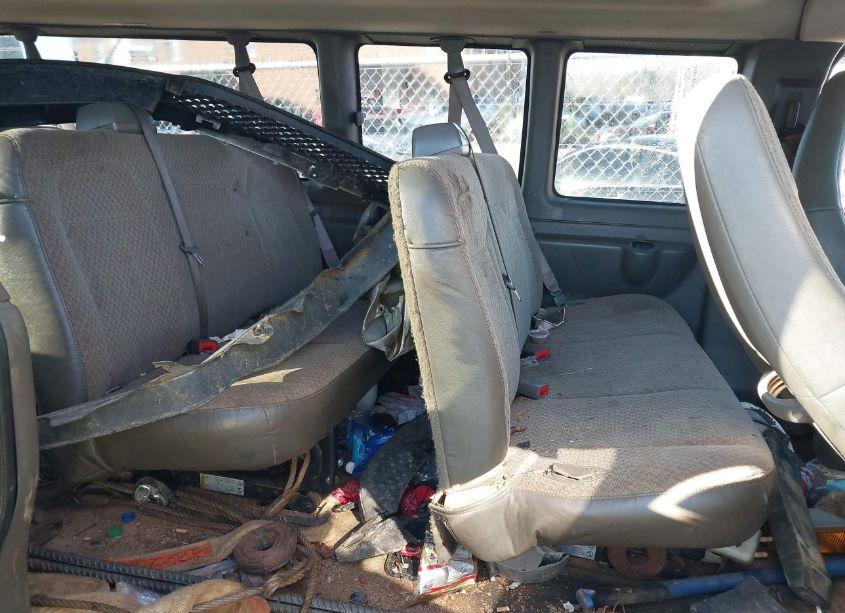 Photo 8 of 2018 Chevrolet Express 3500 LT (VIN 1GAZGPFG7J1309713)