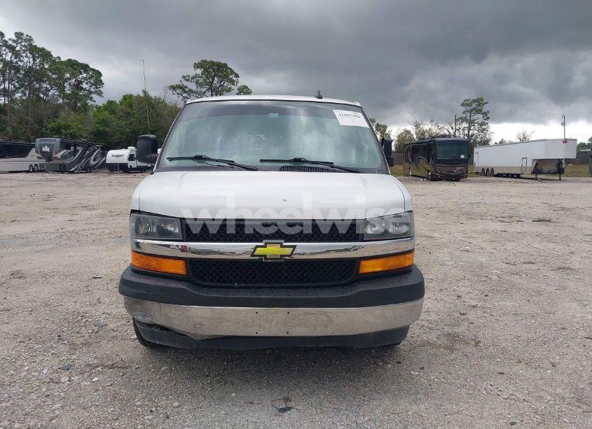 Photo 12 of 2018 Chevrolet Express 3500 LT (VIN 1GAZGPFG7J1334935)