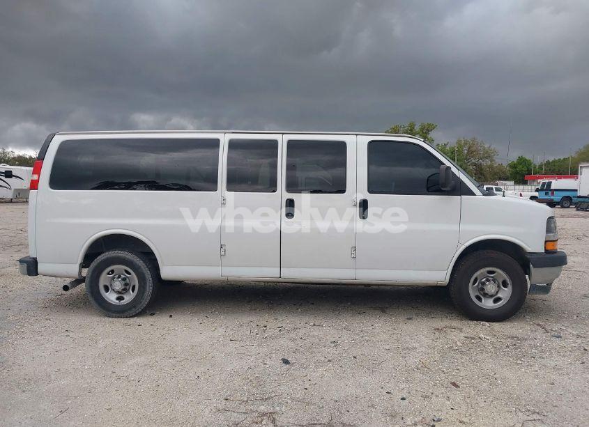 Photo 13 of 2018 Chevrolet Express 3500 LT (VIN 1GAZGPFG7J1334935)