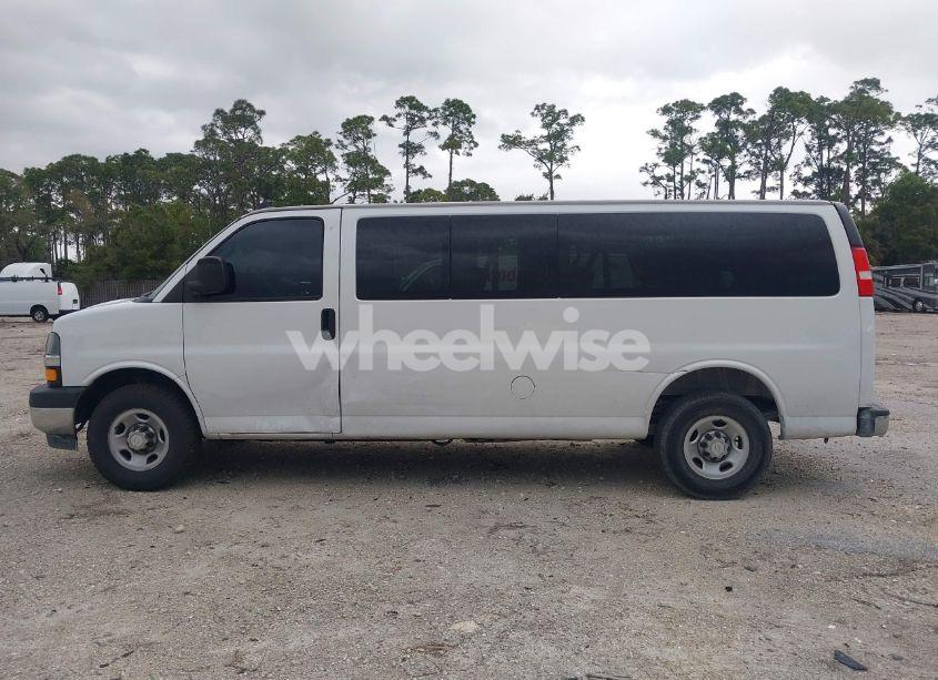 Photo 14 of 2018 Chevrolet Express 3500 LT (VIN 1GAZGPFG7J1334935)