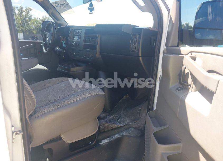 Photo 5 of 2018 Chevrolet Express 3500 LT (VIN 1GAZGPFG7J1334935)