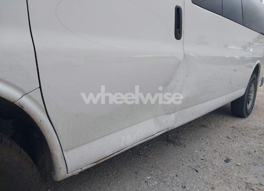 Photo 6 of 2018 Chevrolet Express 3500 LT (VIN 1GAZGPFG7J1334935)