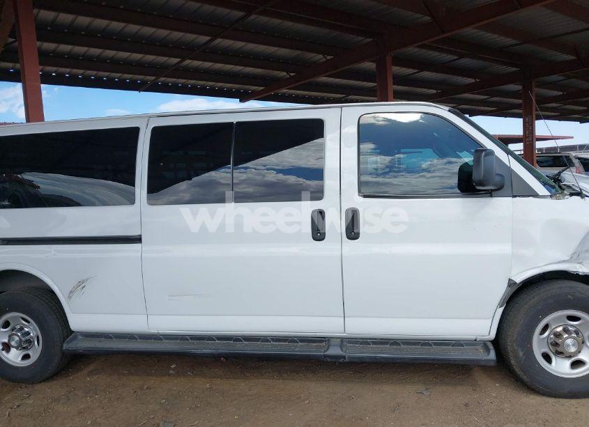 Photo 13 of 2020 Chevrolet Express PASSENGER RWD 3500 EXTENDED WHEELBASE LT (VIN 1GAZGPFG8L1124234)