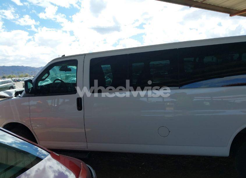 Photo 14 of 2020 Chevrolet Express PASSENGER RWD 3500 EXTENDED WHEELBASE LT (VIN 1GAZGPFG8L1124234)