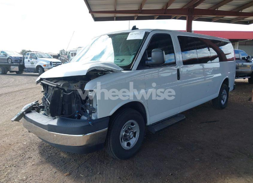 Photo 2 of 2020 Chevrolet Express PASSENGER RWD 3500 EXTENDED WHEELBASE LT (VIN 1GAZGPFG8L1124234)