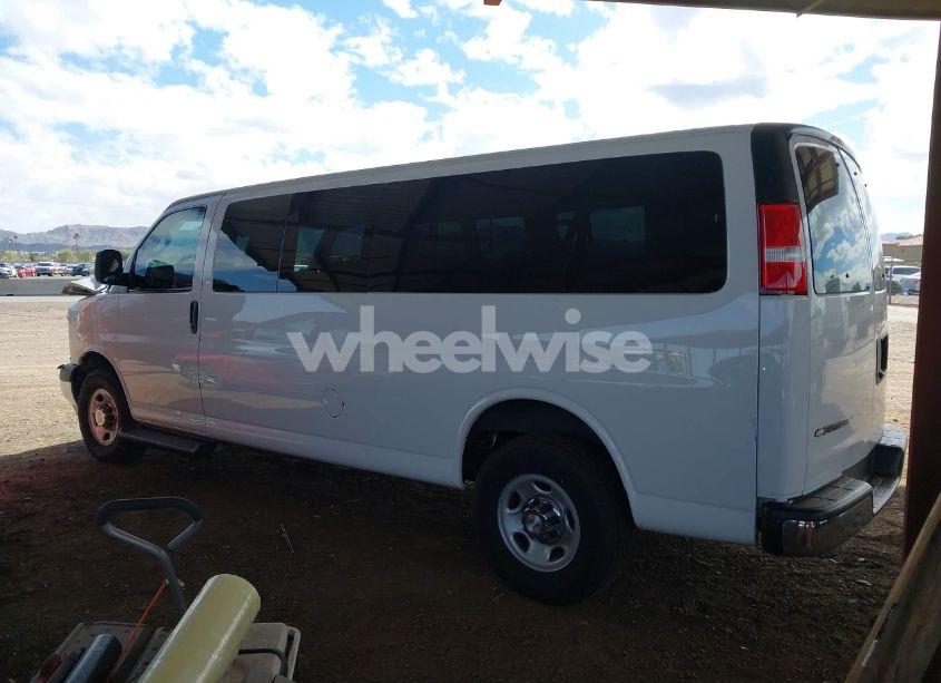 Photo 3 of 2020 Chevrolet Express PASSENGER RWD 3500 EXTENDED WHEELBASE LT (VIN 1GAZGPFG8L1124234)
