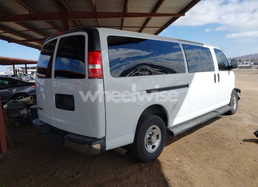 Photo 4 of 2020 Chevrolet Express PASSENGER RWD 3500 EXTENDED WHEELBASE LT (VIN 1GAZGPFG8L1124234)