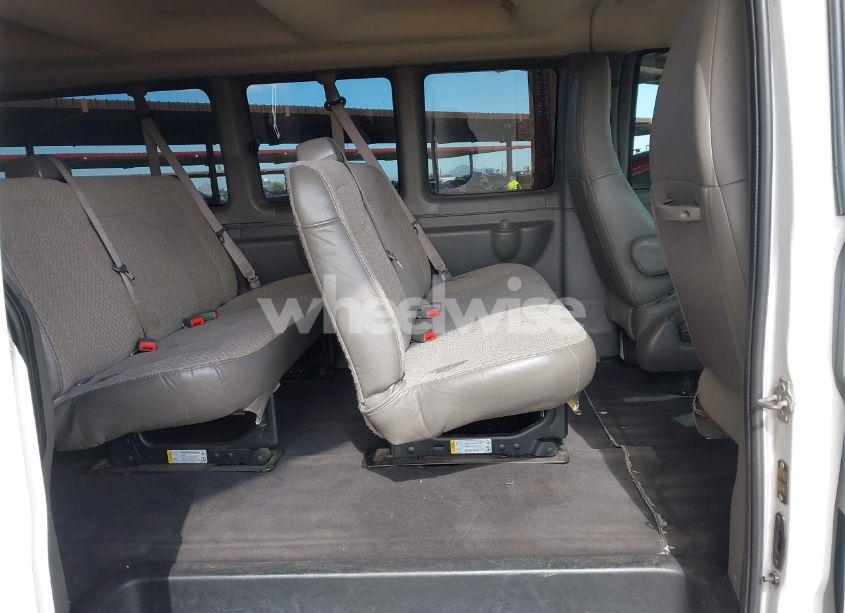 Photo 8 of 2020 Chevrolet Express PASSENGER RWD 3500 EXTENDED WHEELBASE LT (VIN 1GAZGPFG8L1124234)