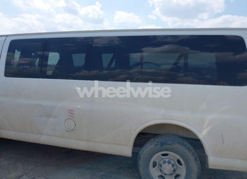 Photo 15 of 2020 Chevrolet Express PASSENGER RWD 3500 EXTENDED WHEELBASE LT (VIN 1GAZGPFG8L1139879)