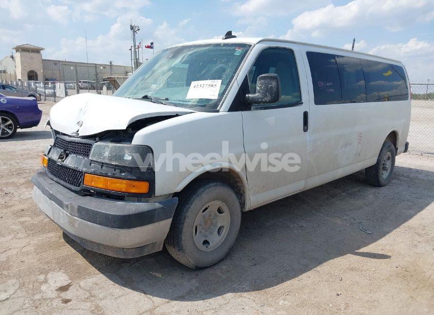 Photo 2 of 2020 Chevrolet Express PASSENGER RWD 3500 EXTENDED WHEELBASE LT (VIN 1GAZGPFG8L1139879)