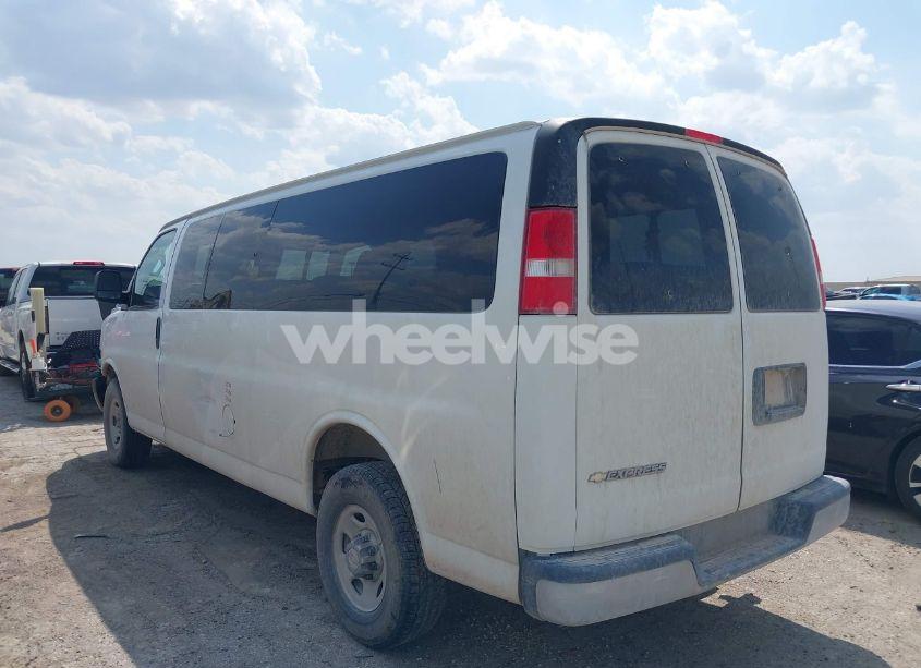 Photo 3 of 2020 Chevrolet Express PASSENGER RWD 3500 EXTENDED WHEELBASE LT (VIN 1GAZGPFG8L1139879)