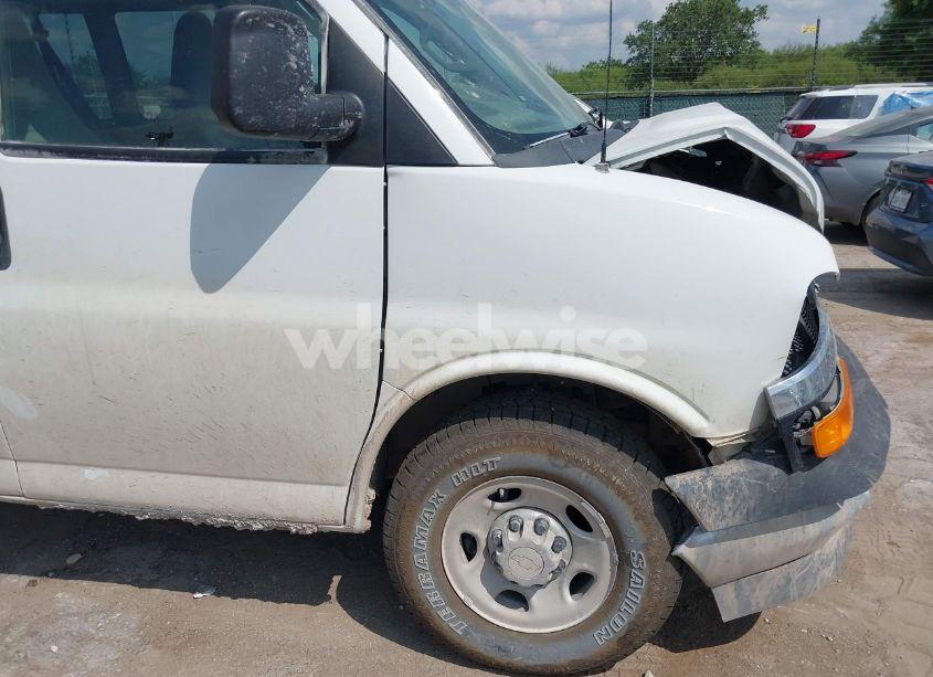 Photo 6 of 2020 Chevrolet Express PASSENGER RWD 3500 EXTENDED WHEELBASE LT (VIN 1GAZGPFG8L1139879)