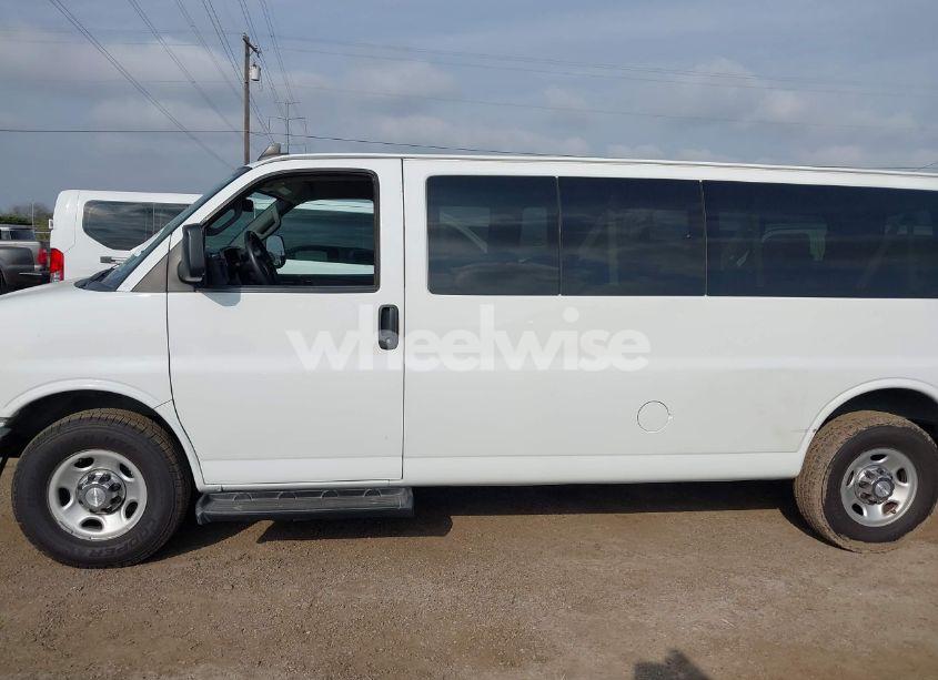 Photo 14 of 2020 Chevrolet Express PASSENGER RWD 3500 EXTENDED WHEELBASE LT (VIN 1GAZGPFG8L1209896)