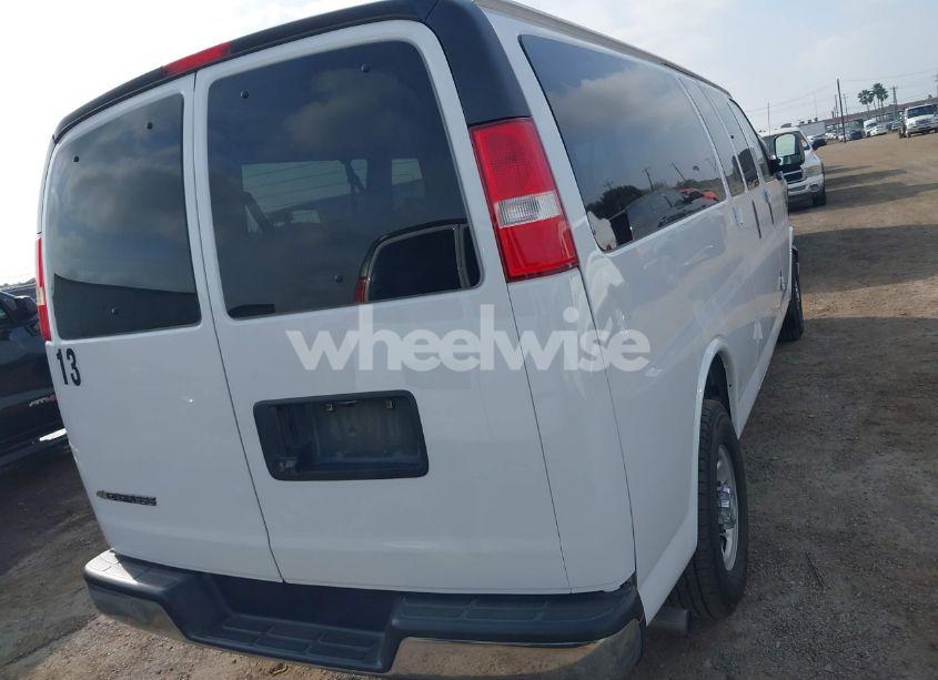 Photo 16 of 2020 Chevrolet Express PASSENGER RWD 3500 EXTENDED WHEELBASE LT (VIN 1GAZGPFG8L1209896)
