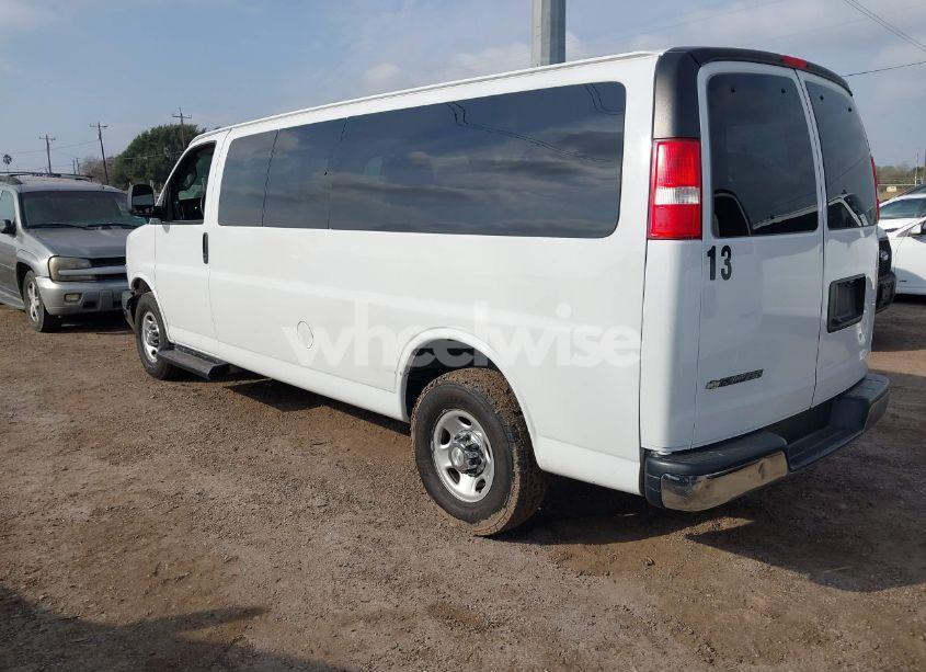 Photo 3 of 2020 Chevrolet Express PASSENGER RWD 3500 EXTENDED WHEELBASE LT (VIN 1GAZGPFG8L1209896)