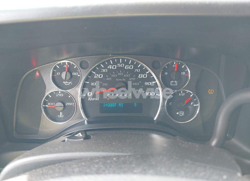 Photo 7 of 2020 Chevrolet Express PASSENGER RWD 3500 EXTENDED WHEELBASE LT (VIN 1GAZGPFG8L1209896)