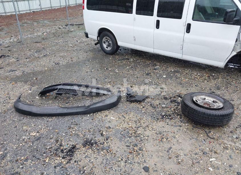 Photo 11 of 2020 Chevrolet Express PASSENGER RWD 3500 EXTENDED WHEELBASE LT (VIN 1GAZGPFG9L1192400)