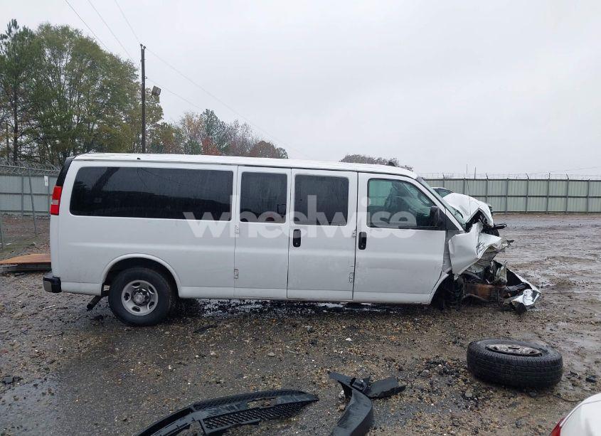 Photo 13 of 2020 Chevrolet Express PASSENGER RWD 3500 EXTENDED WHEELBASE LT (VIN 1GAZGPFG9L1192400)