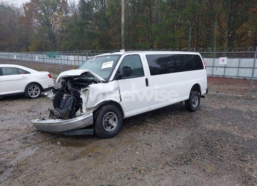 Photo 2 of 2020 Chevrolet Express PASSENGER RWD 3500 EXTENDED WHEELBASE LT (VIN 1GAZGPFG9L1192400)