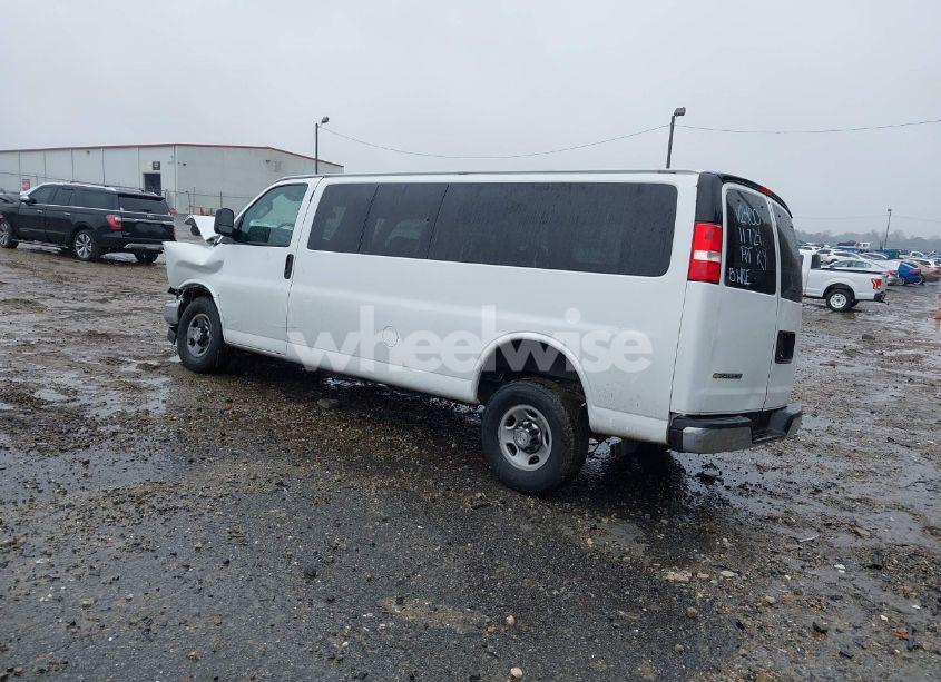 Photo 3 of 2020 Chevrolet Express PASSENGER RWD 3500 EXTENDED WHEELBASE LT (VIN 1GAZGPFG9L1192400)