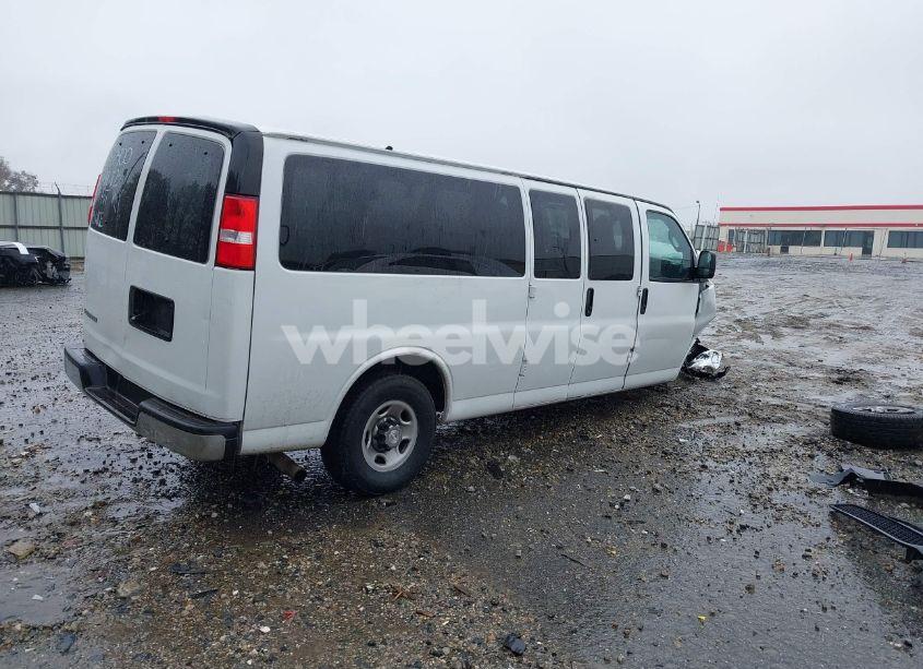 Photo 4 of 2020 Chevrolet Express PASSENGER RWD 3500 EXTENDED WHEELBASE LT (VIN 1GAZGPFG9L1192400)