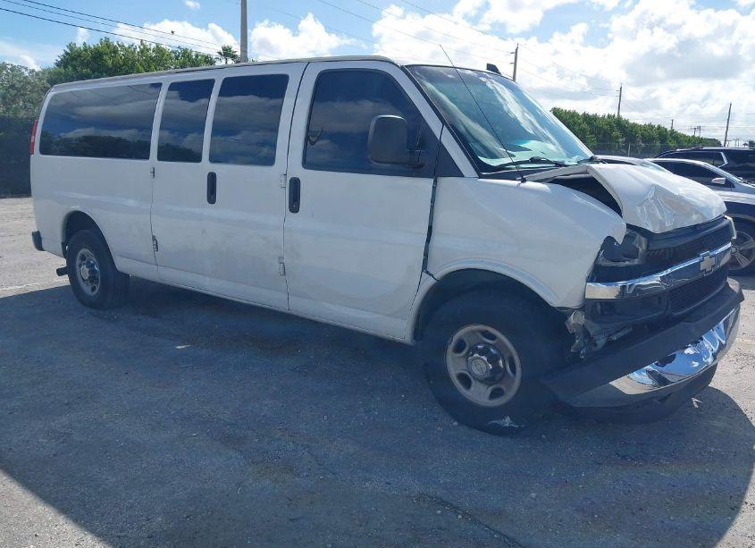 2016 Chevrolet Express 3500 LT (VIN 1GAZGPFGXG1189043) main photo