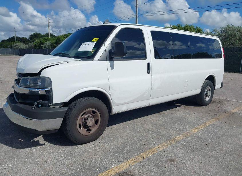 Photo 2 of 2016 Chevrolet Express 3500 LT (VIN 1GAZGPFGXG1189043)