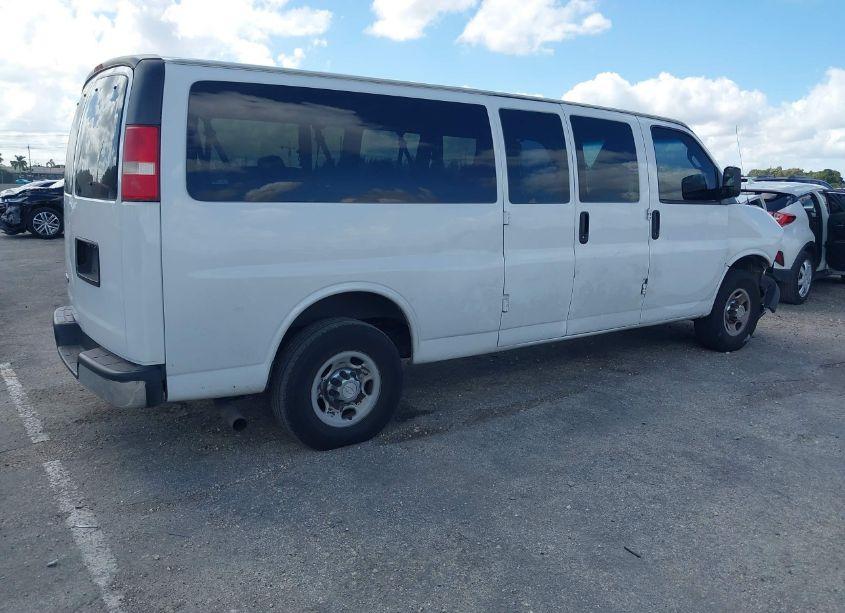 Photo 4 of 2016 Chevrolet Express 3500 LT (VIN 1GAZGPFGXG1189043)