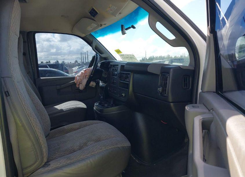 Photo 5 of 2016 Chevrolet Express 3500 LT (VIN 1GAZGPFGXG1189043)