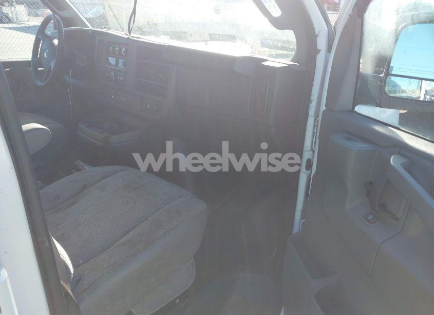 Photo 5 of 2016 Chevrolet Express 3500 LT (VIN 1GAZGPFGXG1234076)