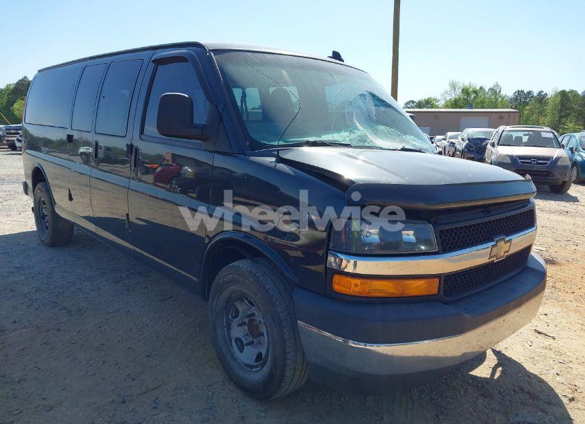 2017 Chevrolet Express 3500 LT (VIN 1GAZGPFGXH1166220) main photo