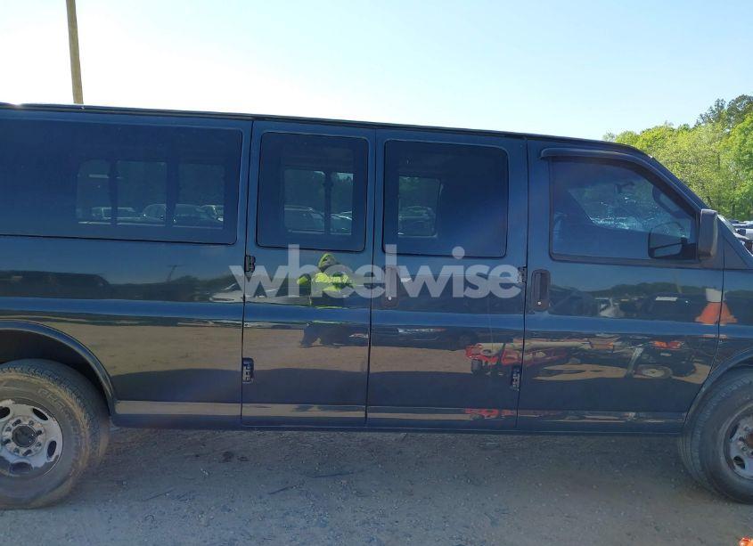 Photo 13 of 2017 Chevrolet Express 3500 LT (VIN 1GAZGPFGXH1166220)