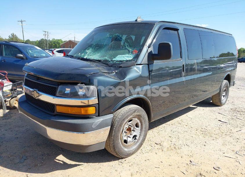 Photo 2 of 2017 Chevrolet Express 3500 LT (VIN 1GAZGPFGXH1166220)