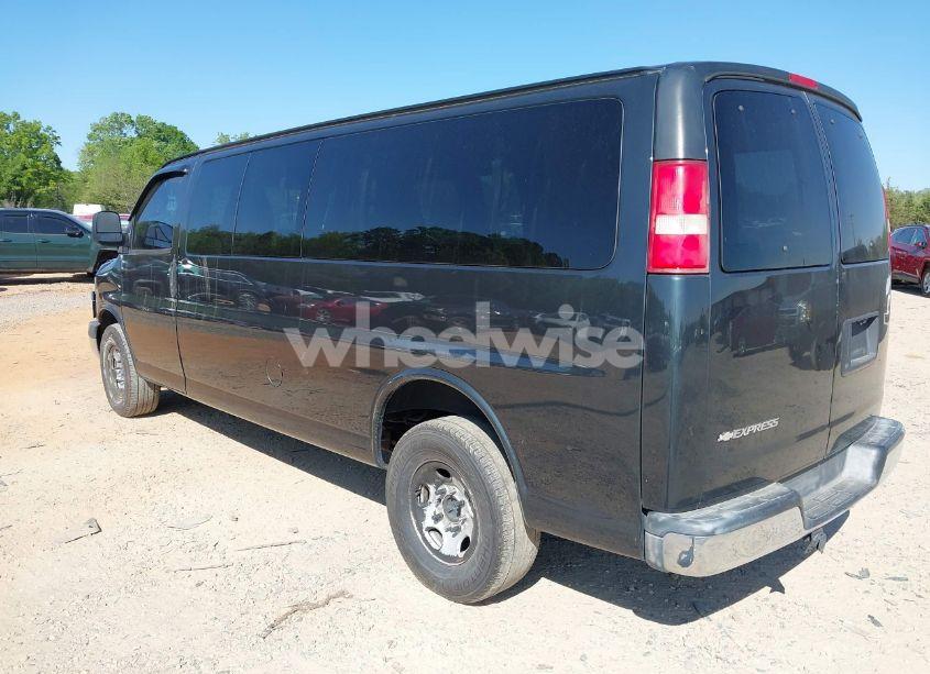 Photo 3 of 2017 Chevrolet Express 3500 LT (VIN 1GAZGPFGXH1166220)