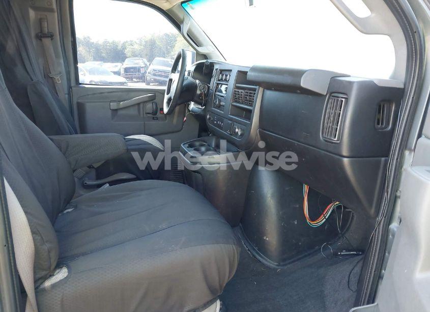 Photo 5 of 2017 Chevrolet Express 3500 LT (VIN 1GAZGPFGXH1166220)