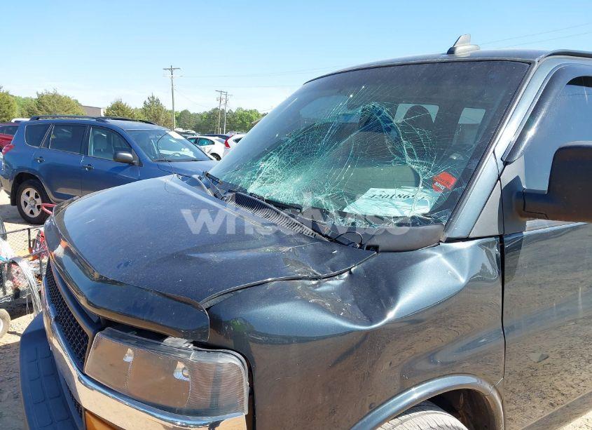 Photo 6 of 2017 Chevrolet Express 3500 LT (VIN 1GAZGPFGXH1166220)